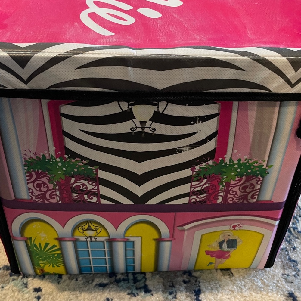 Barbie Storage Bin and Playmat - Picture 3 of 5